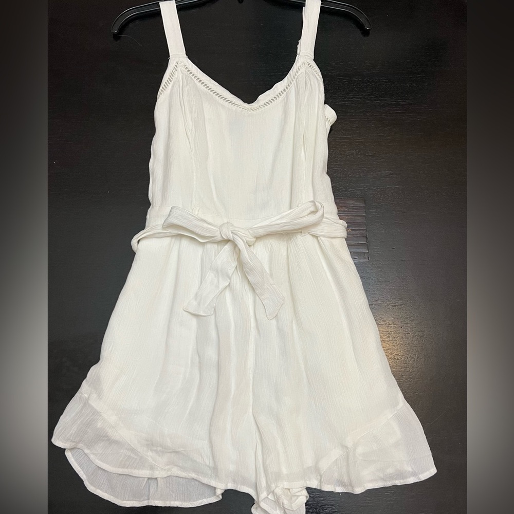 White Hollister romper tie front